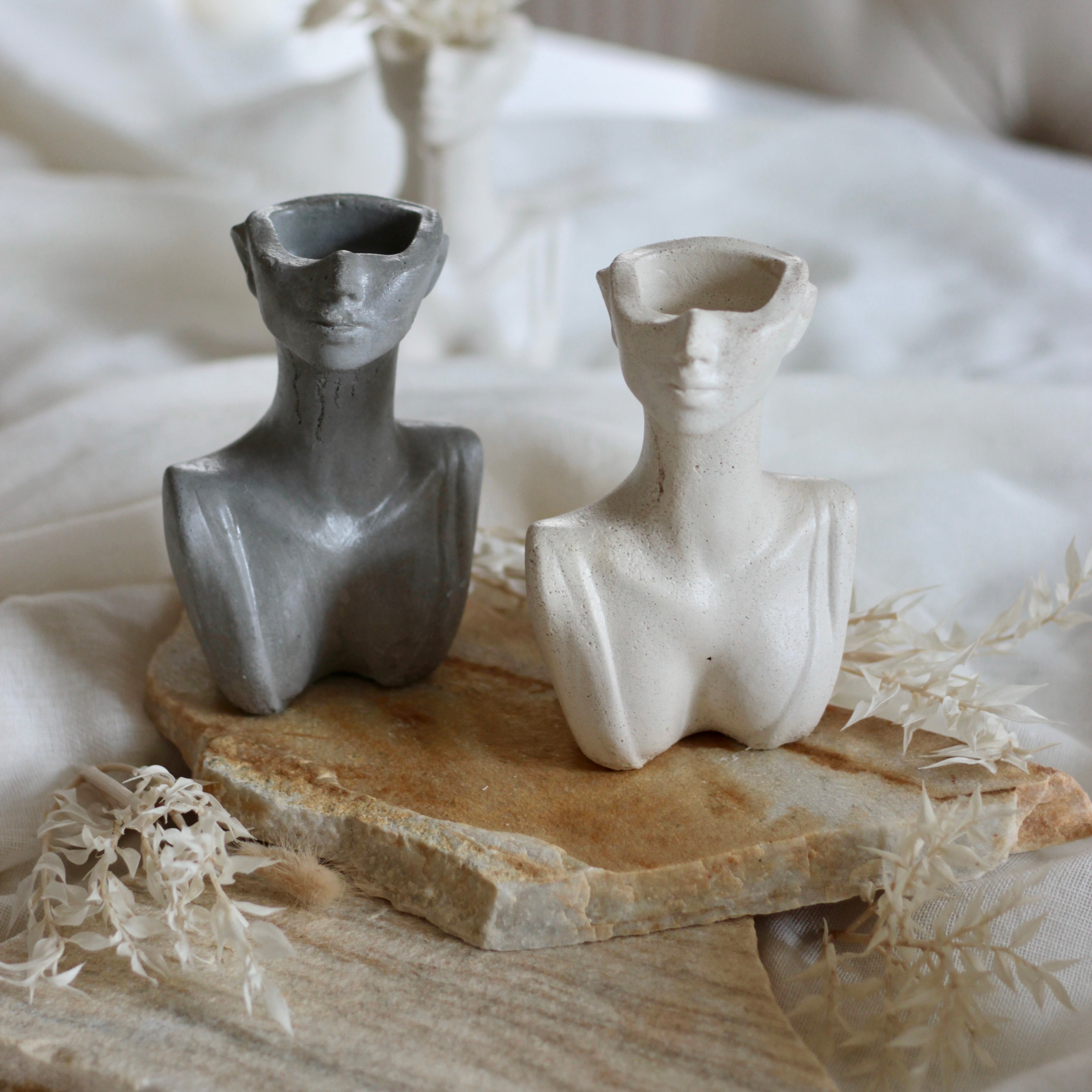 Betonvase; Frau; Körper;
Trockenblumenvase „Lady Grey“