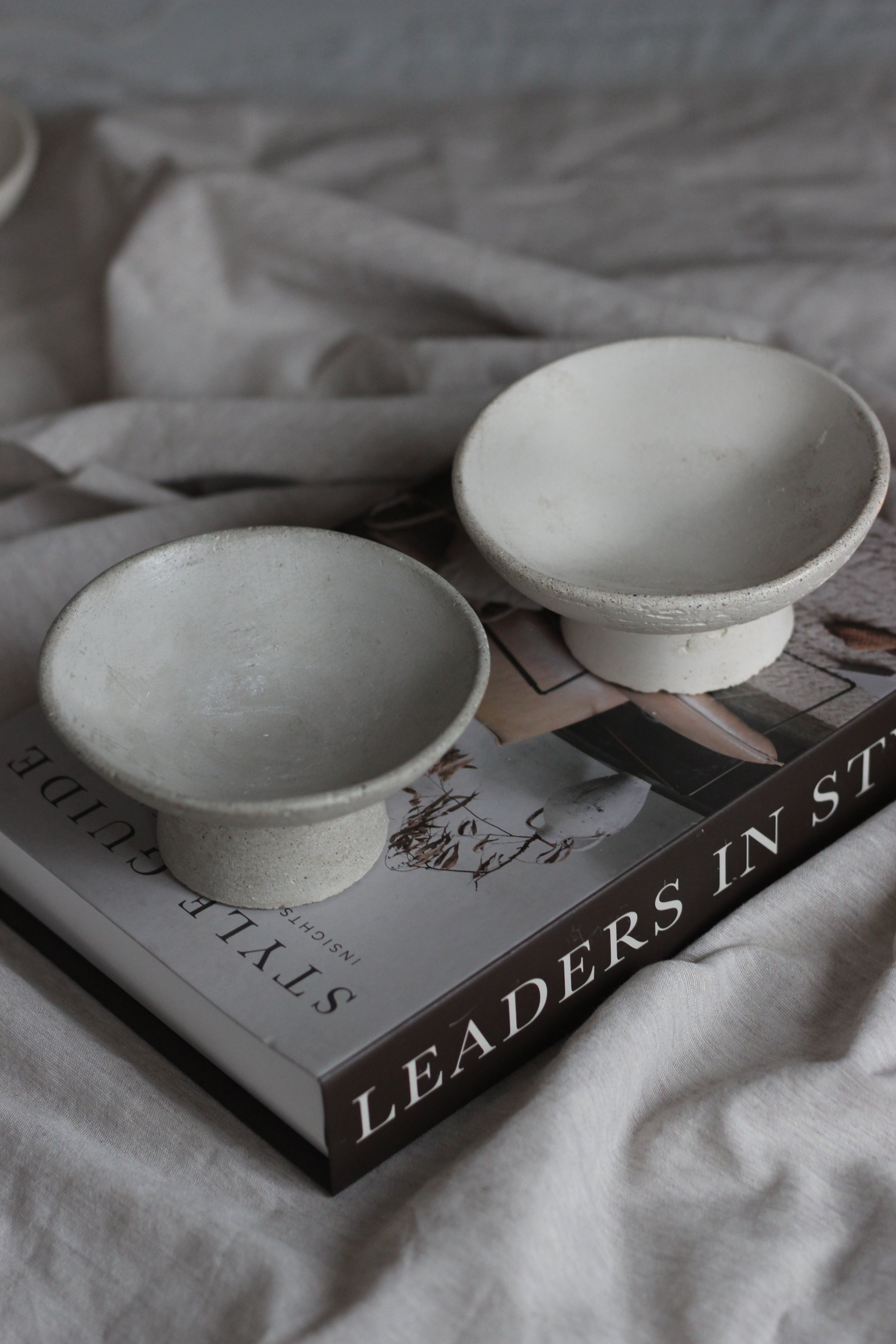 Beton Schale mit Fuß "Levita"