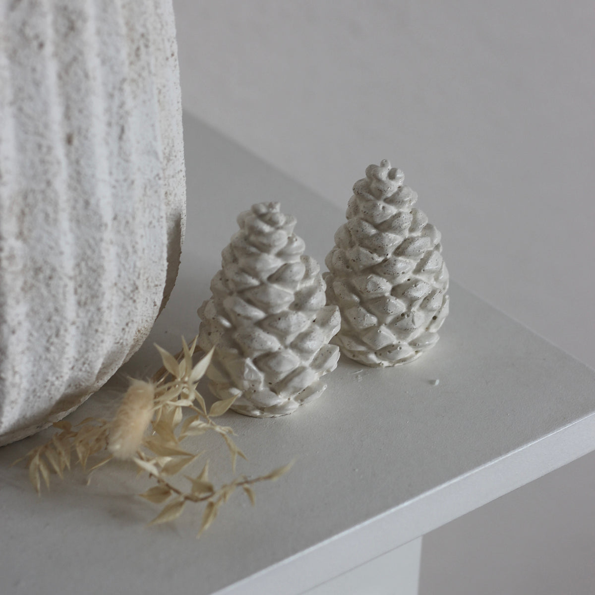 2 er Set Kiefer Zapfen Beton