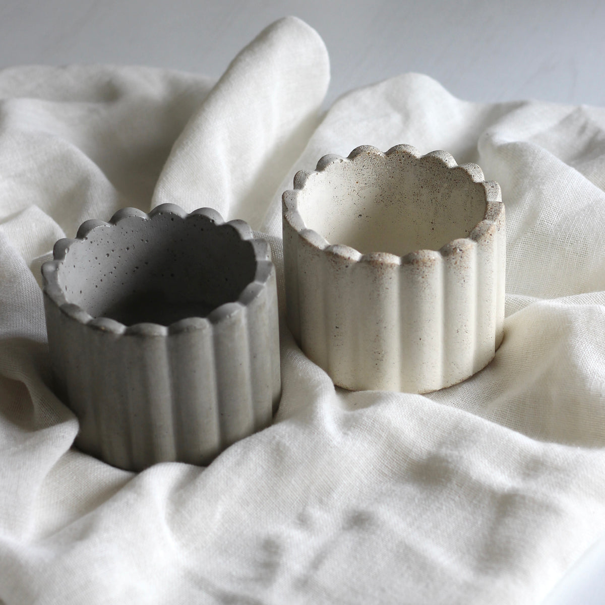 Beton Blumentopf „Gartenzaun“ ; Topf;