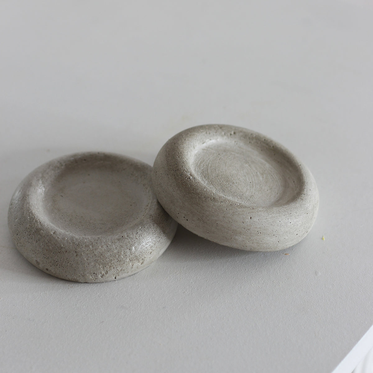 Beton Untersetzer rund mit Rand „Dicki“