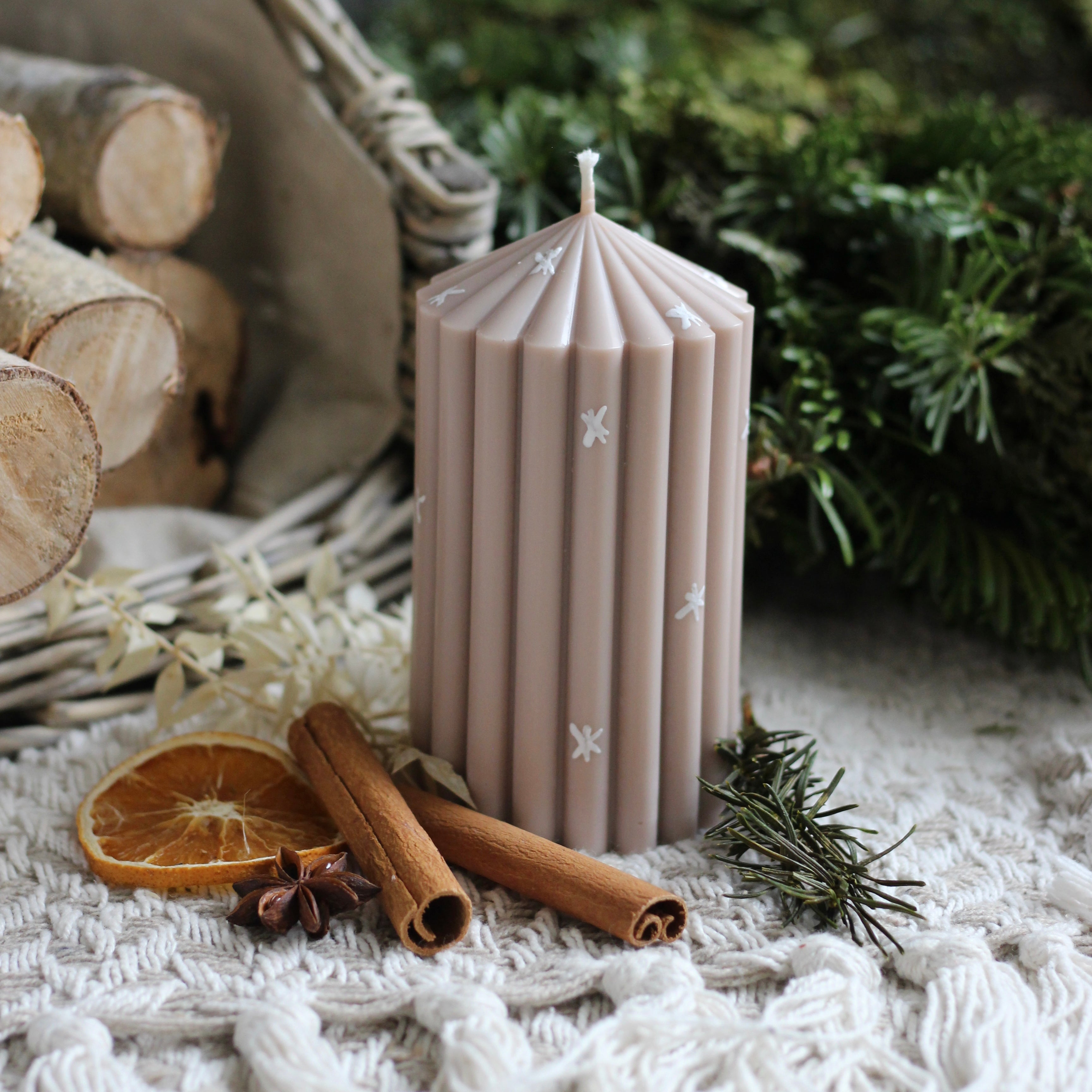 Stumpenkerze ; „Queen klein“ ; Christmas Edition ; handbemalt