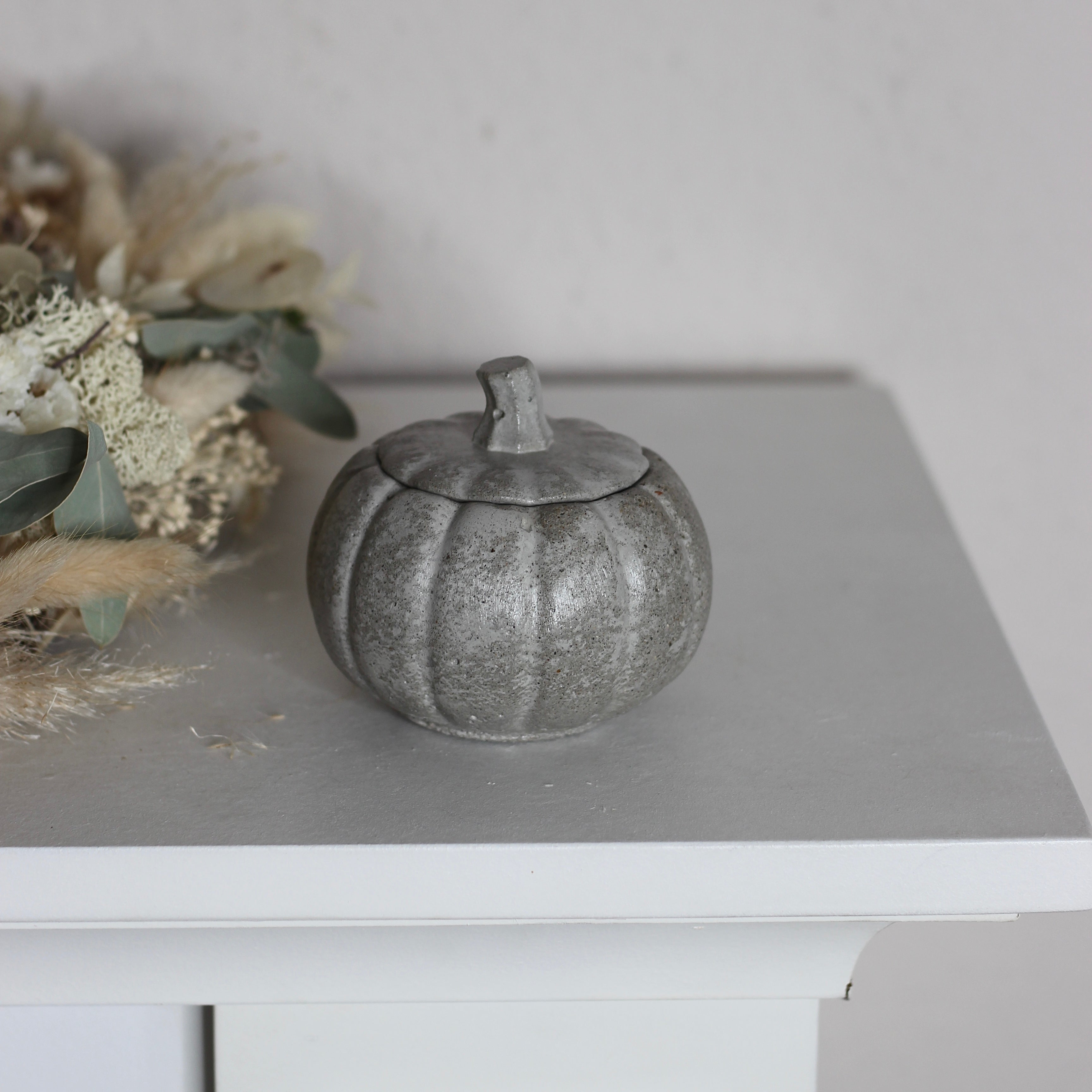 Duftkerze Duft: "Pumpkin Spice" im Beton Kürbis