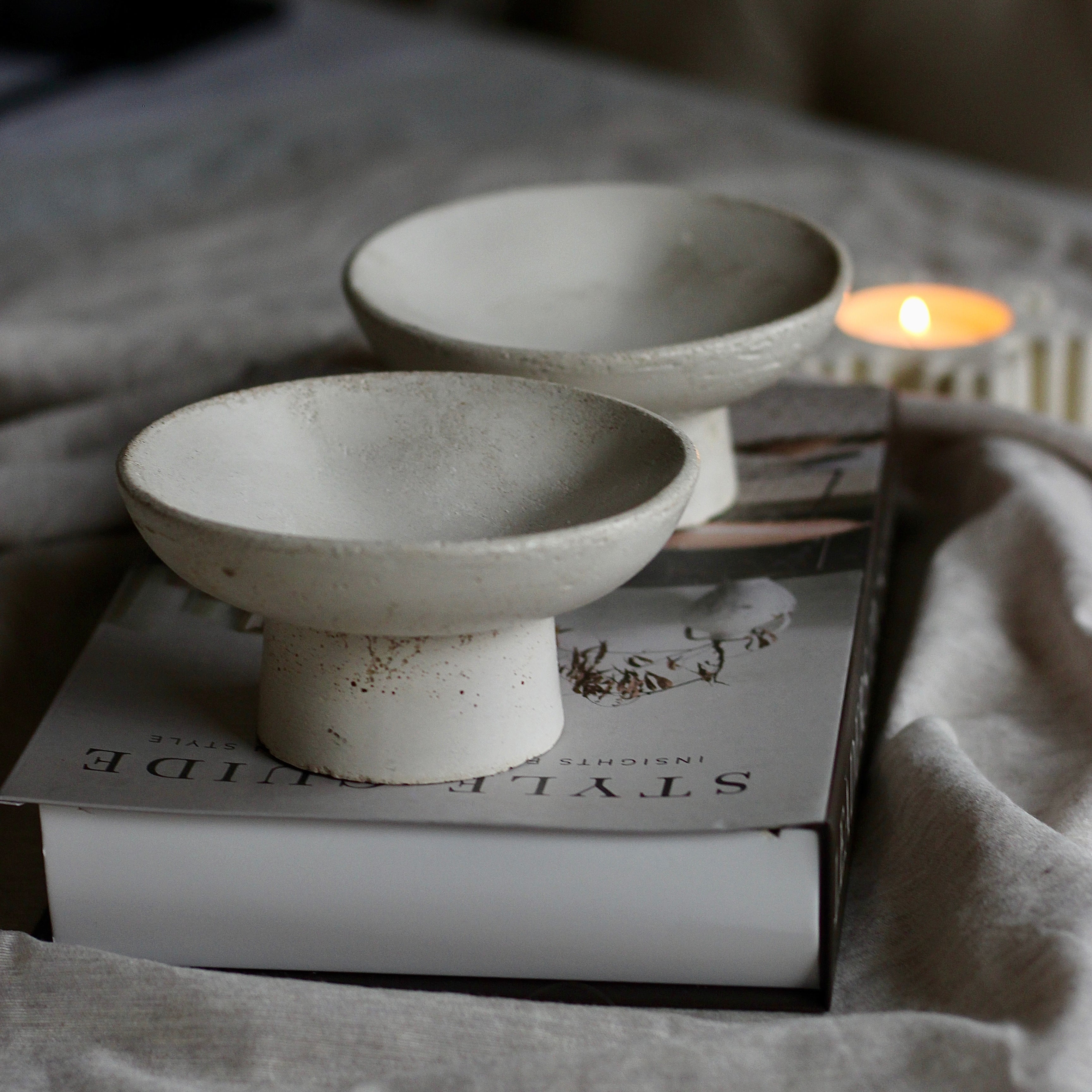 Beton Schale mit Fuß  "Levita"