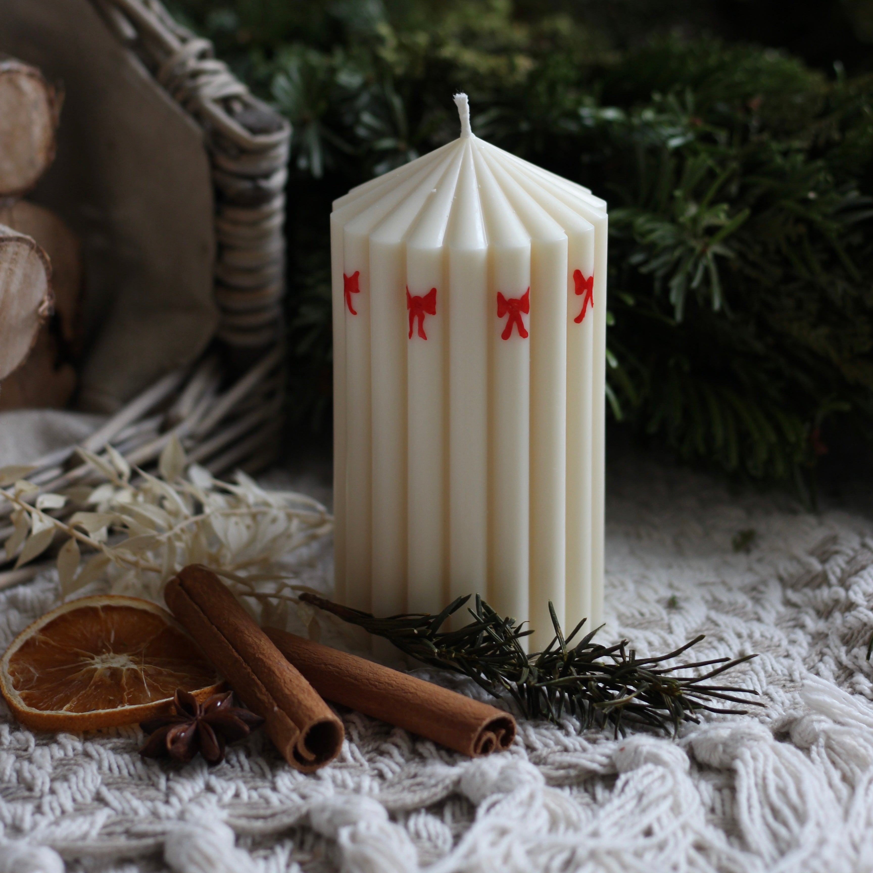 Stumpenkerze ; „Queen klein“ ; Christmas Edition ; handbemalt