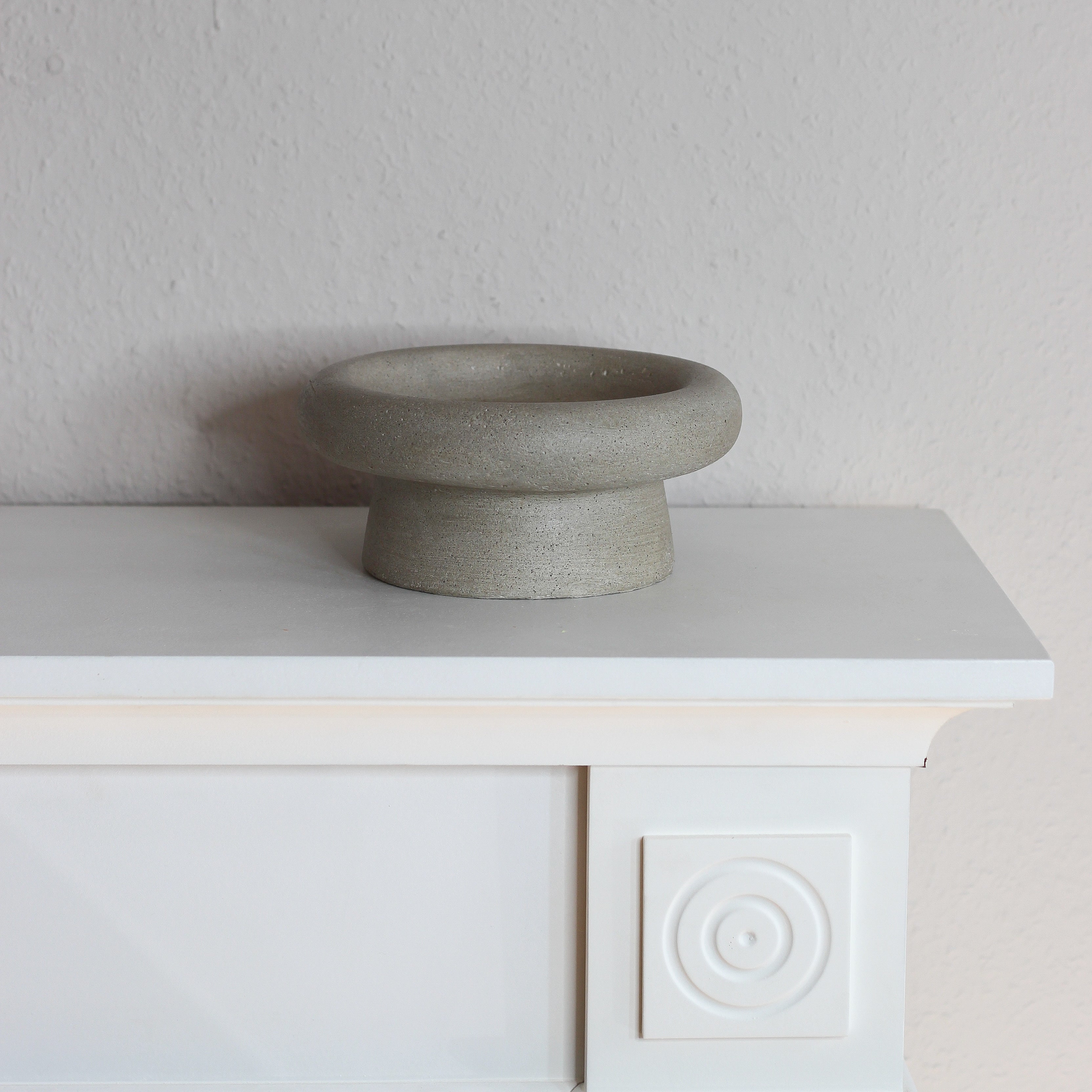 XL Beton Schale mit Fuß  "Prestige"