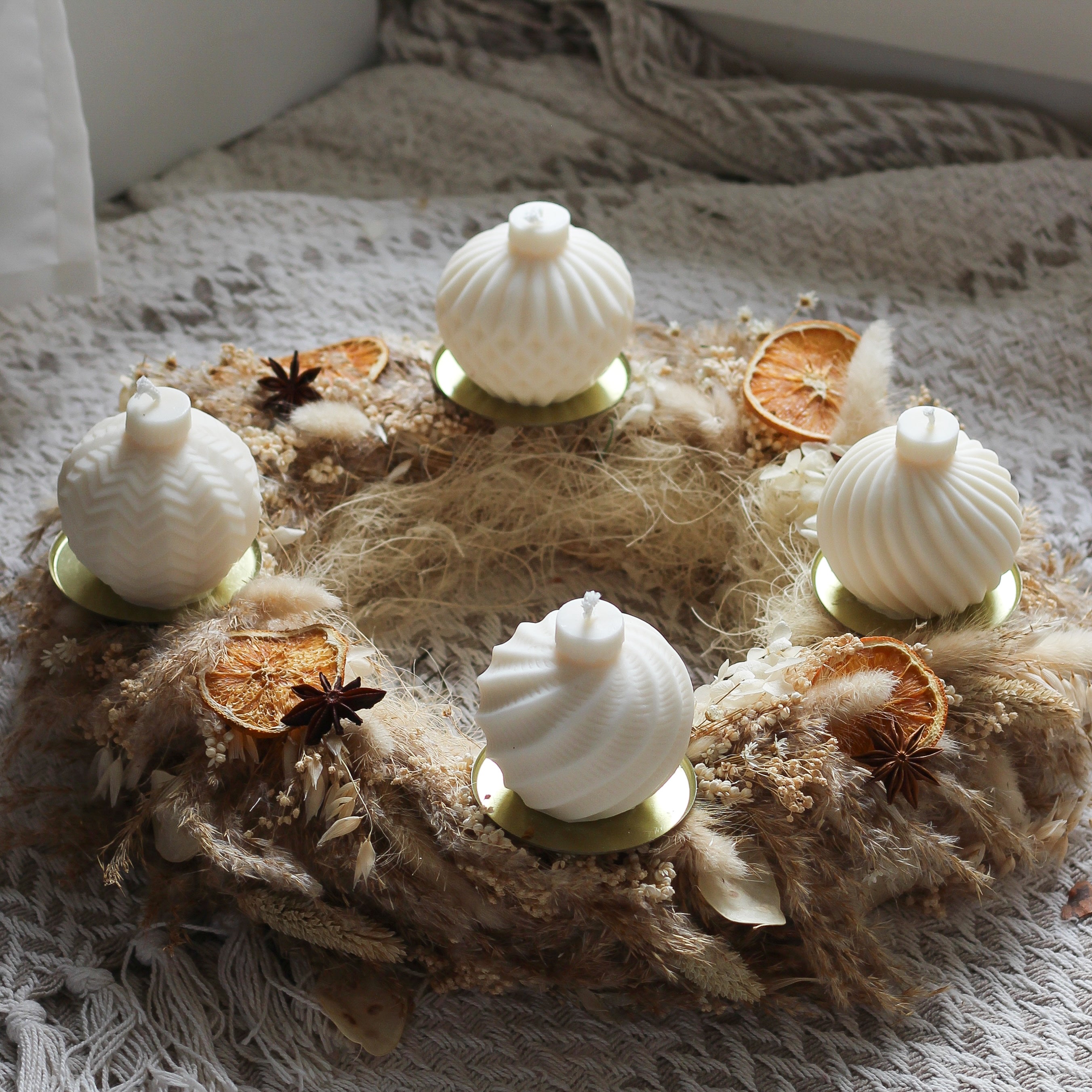 4 er set Kerze "vier verschiedene Christbaumkugeln"