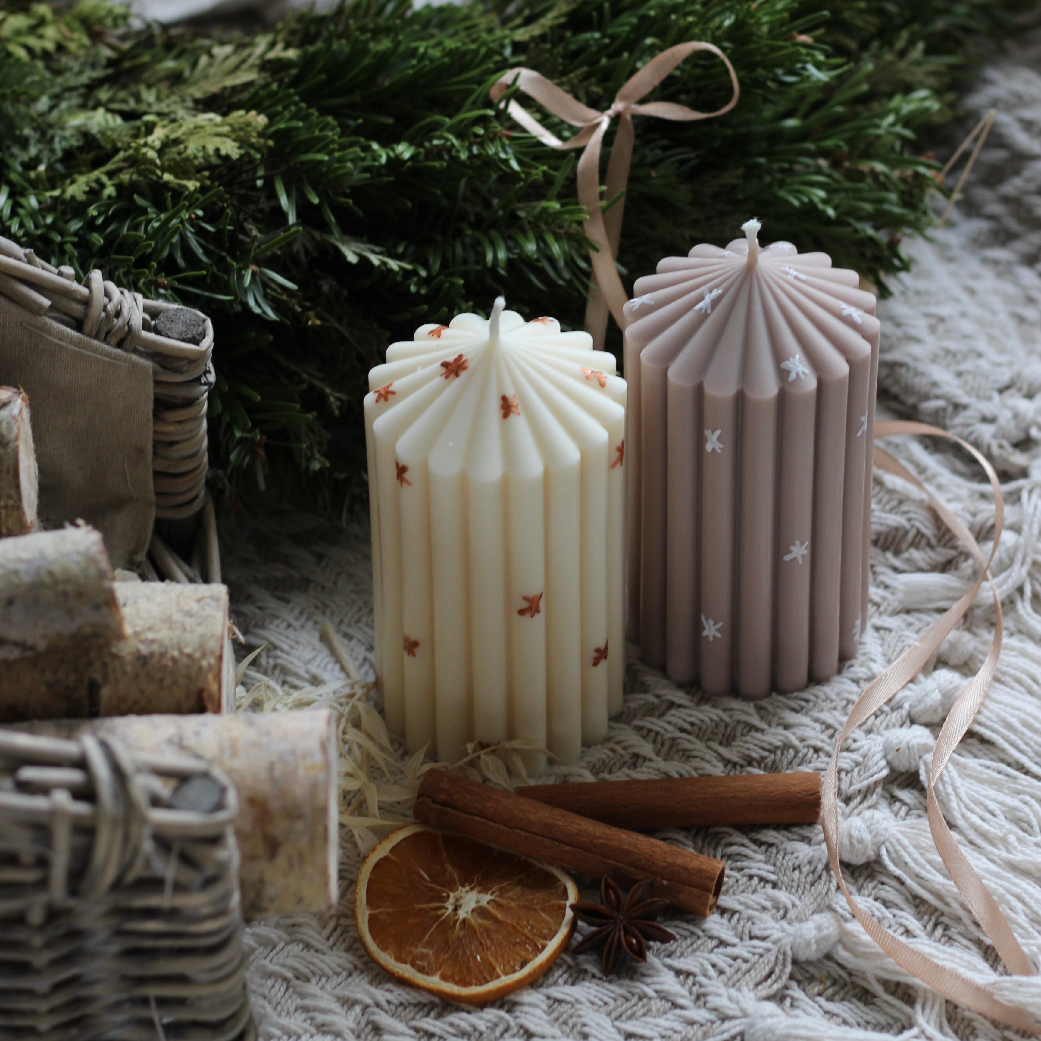 Stumpenkerze ; „Queen klein“ ; Christmas Edition ; handbemalt