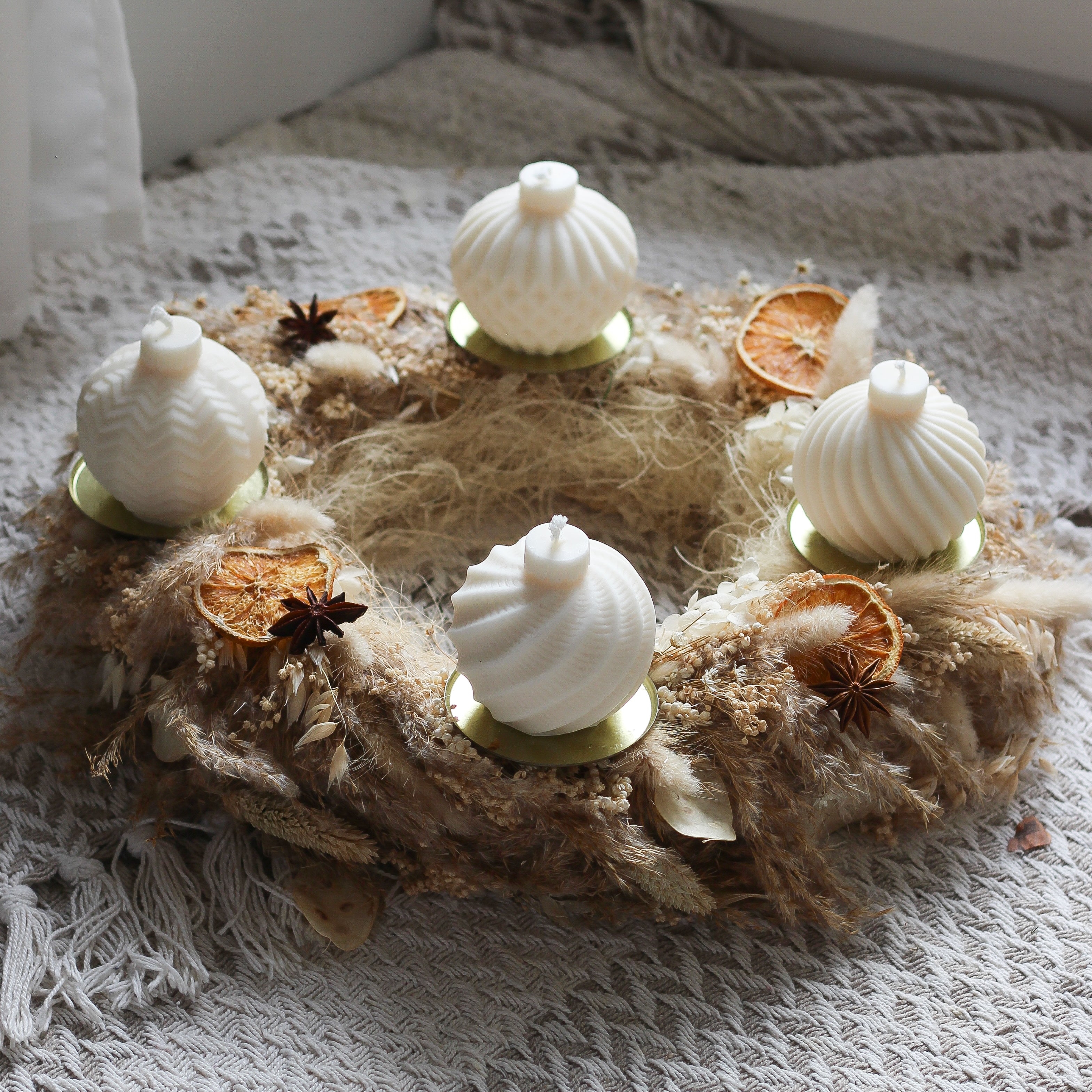 4 er set Kerze "vier verschiedene Christbaumkugeln"