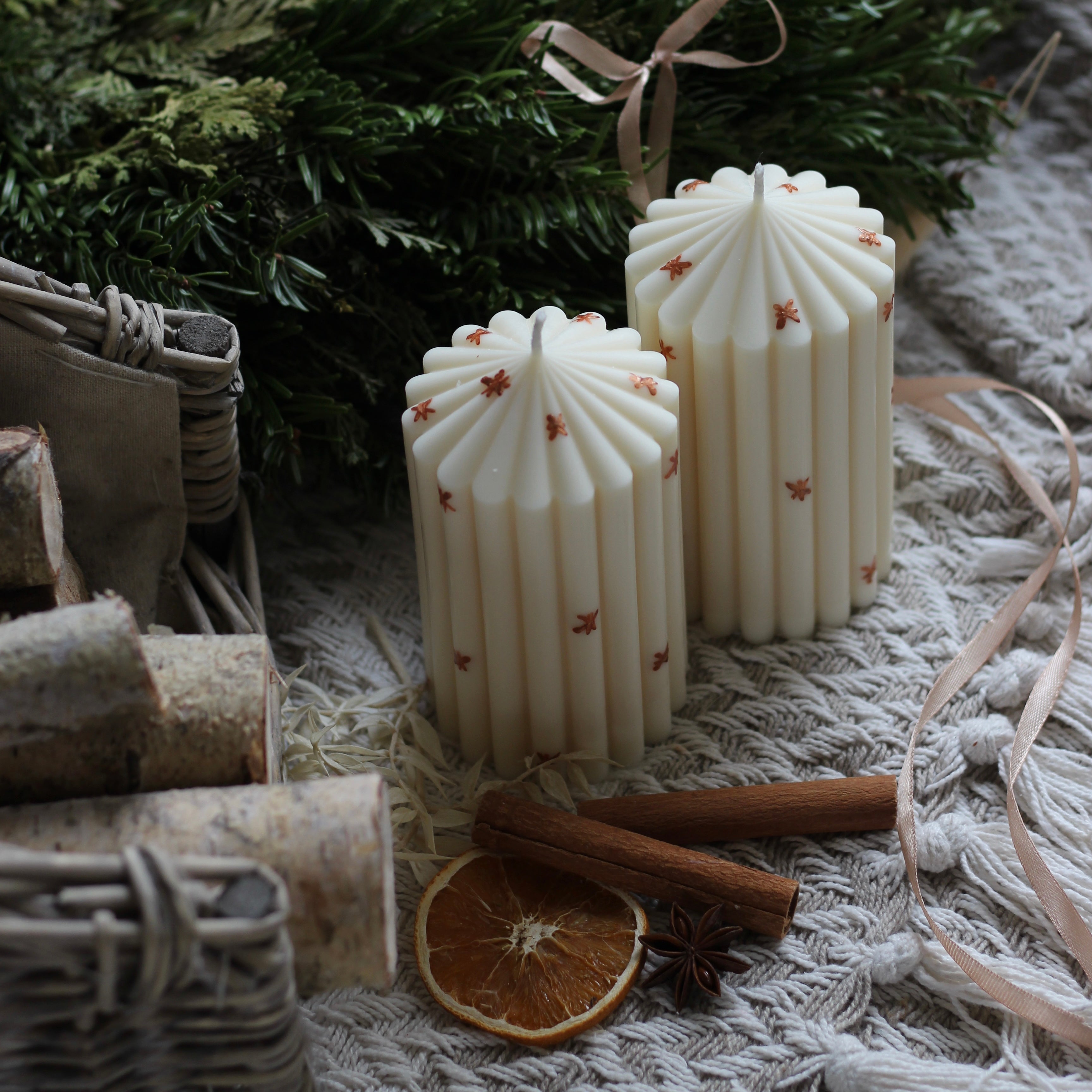 Stumpenkerze ; „Queen klein“ ; Christmas Edition ; handbemalt