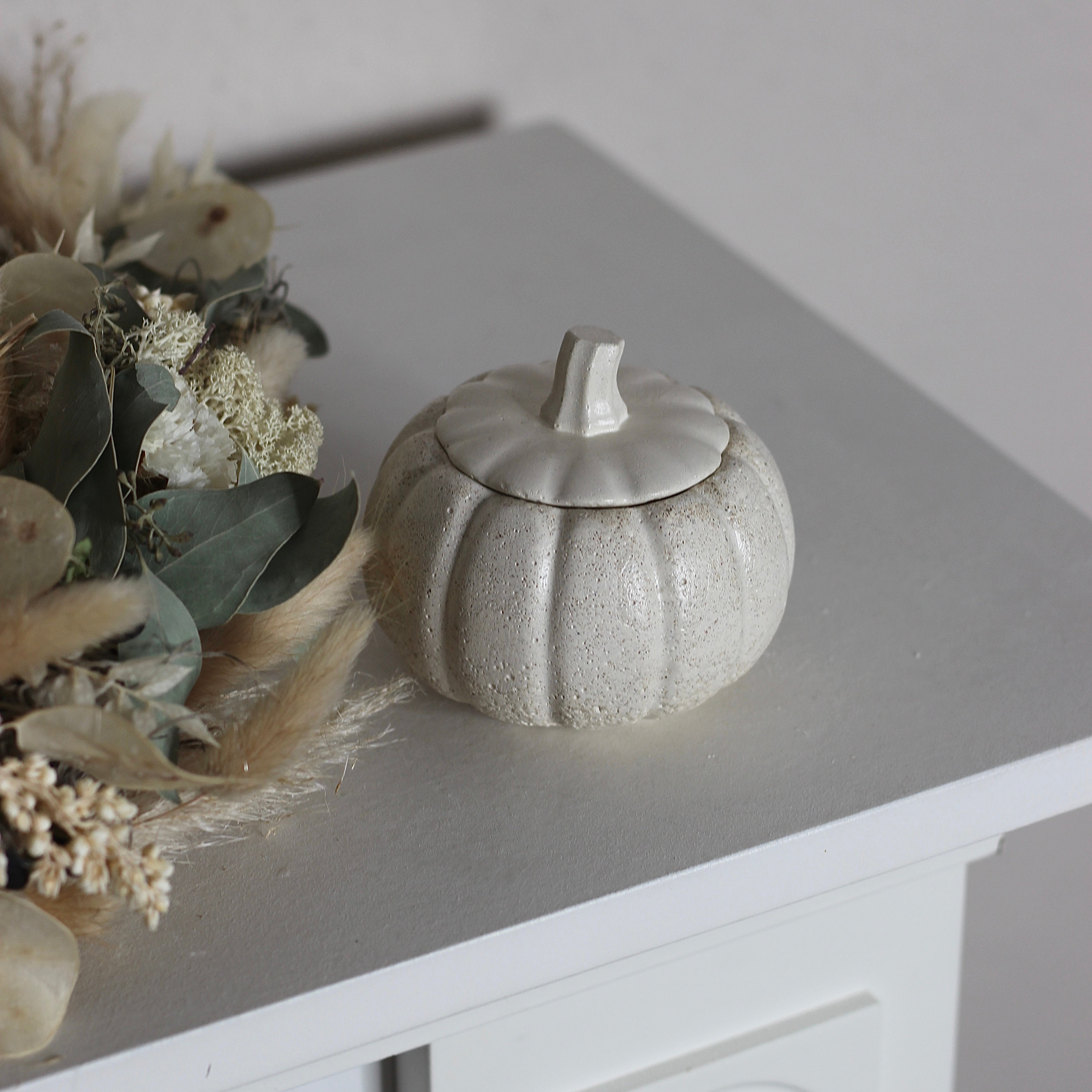 Duftkerze Duft: "Pumpkin Spice" im Beton Kürbis