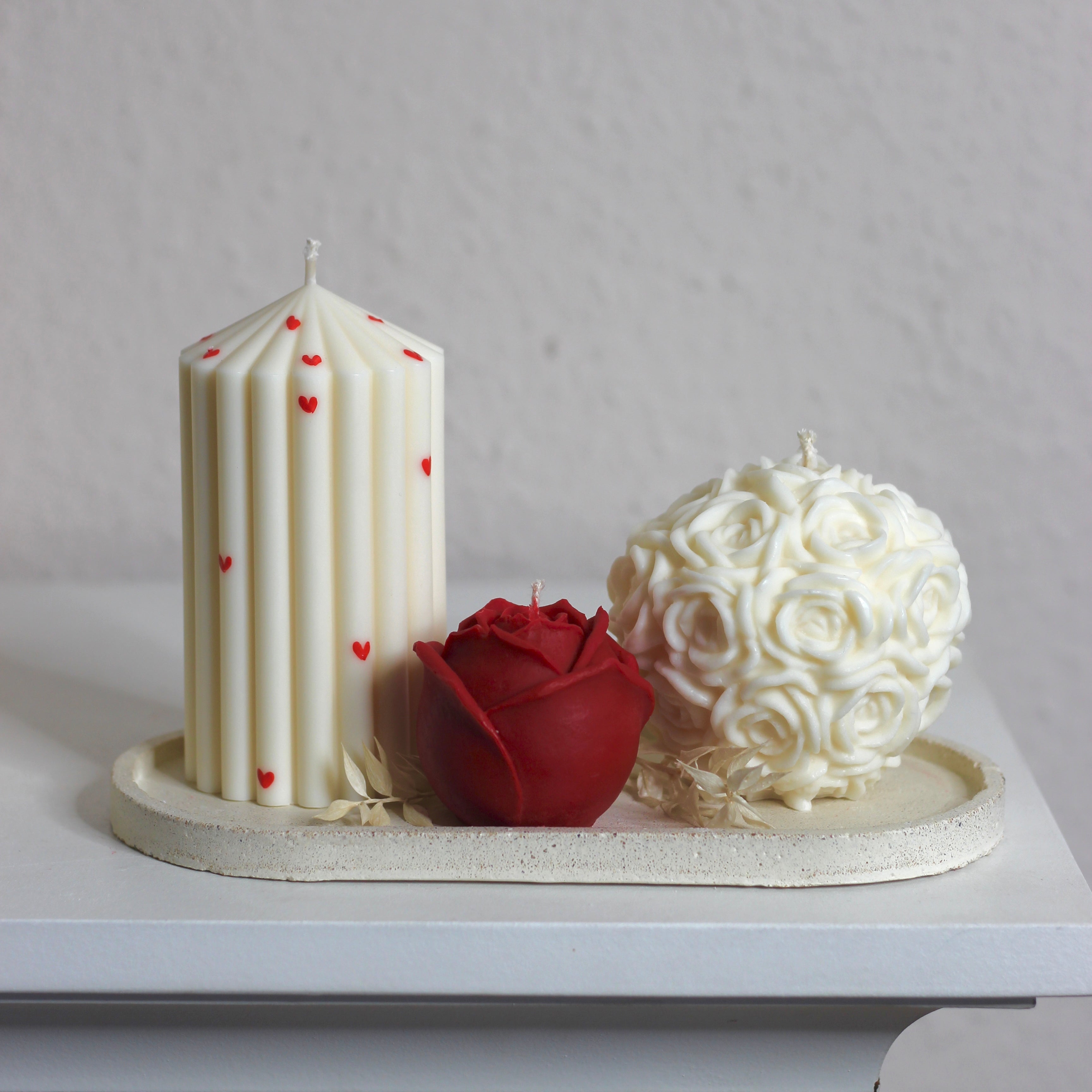 Stumpenkerze ; „Queen klein“ ; Love Edition ; handbemalt ; Herz ;