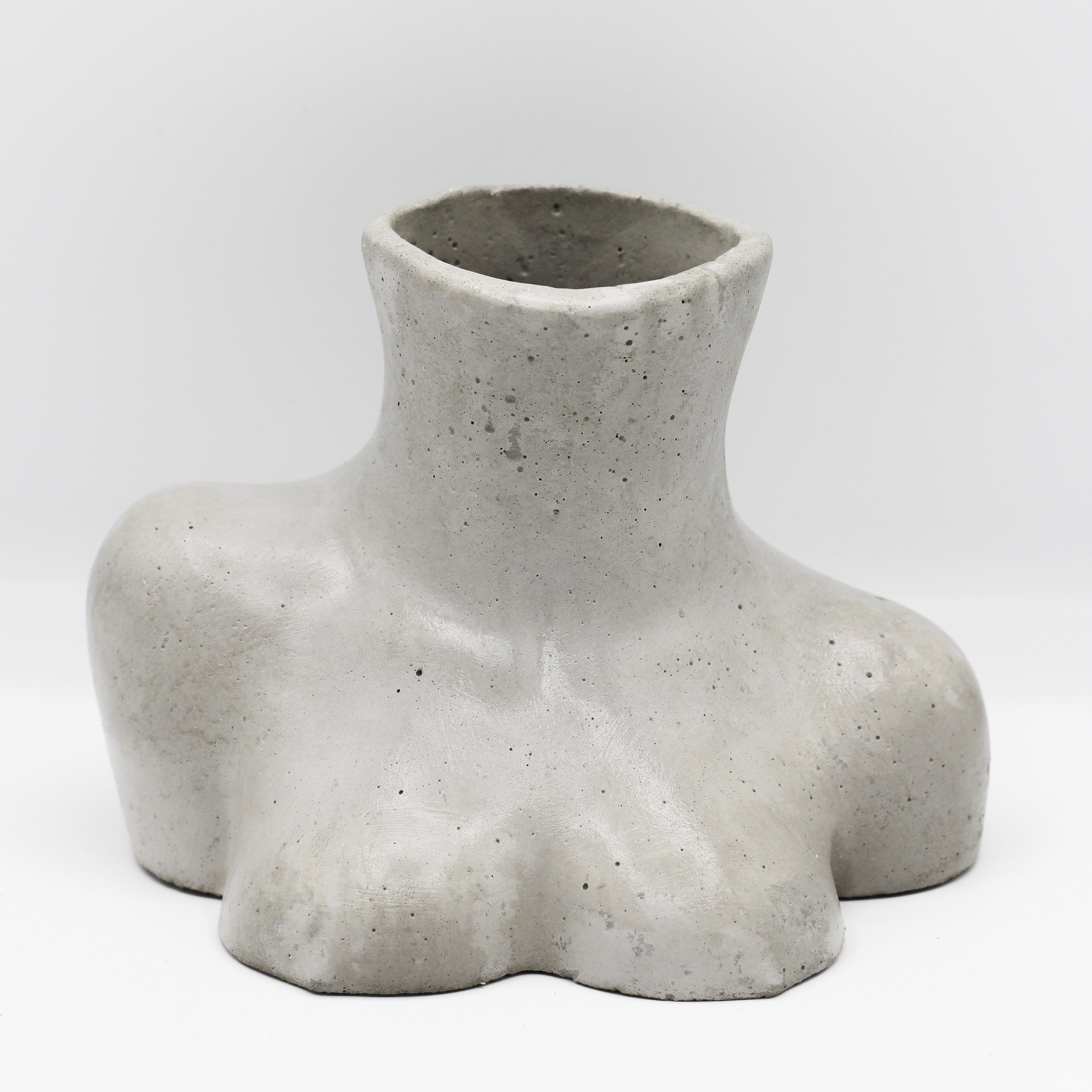 Betonvase ; Vase ; Frau ; Körper ; 
Trockenblumenvase „Headless“