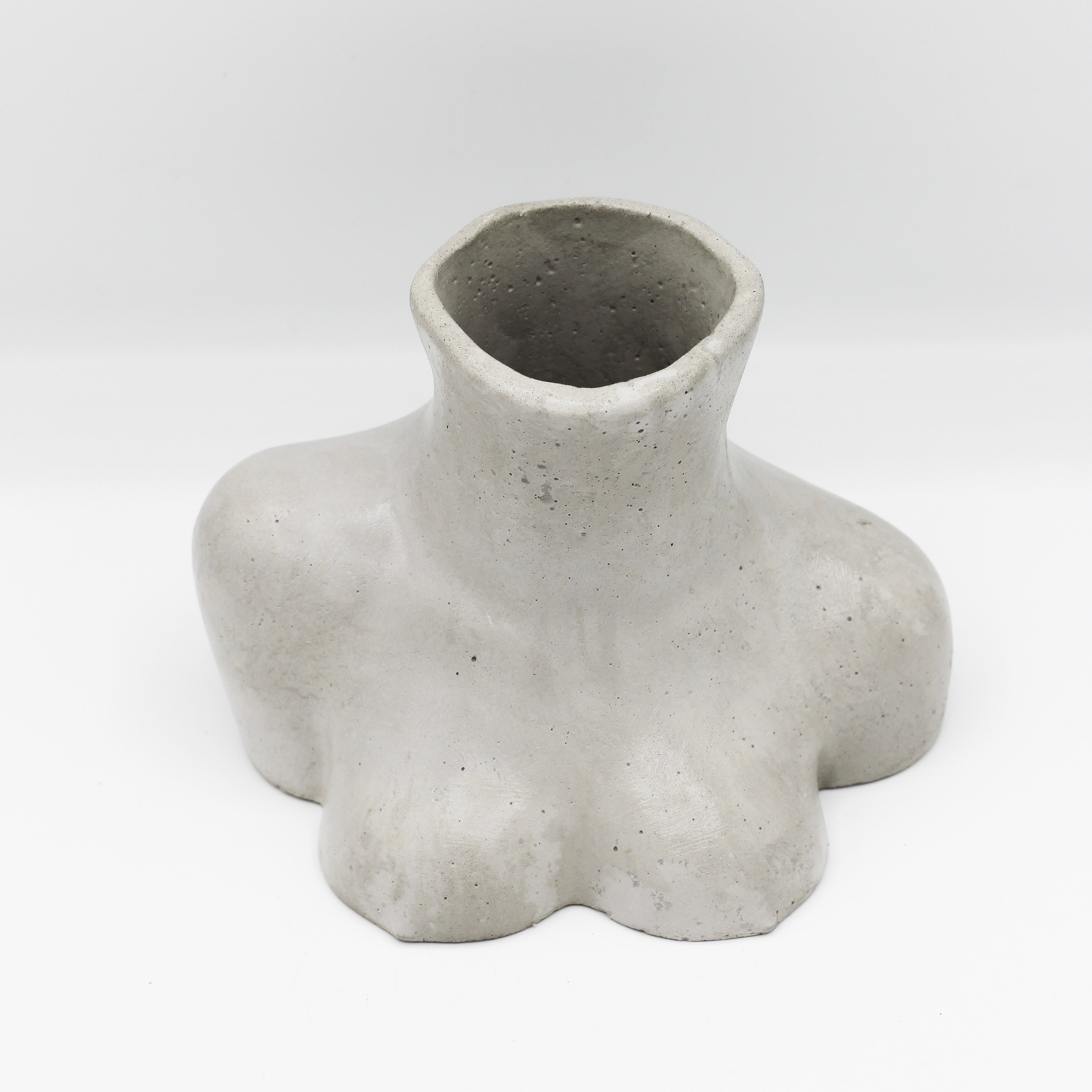 Betonvase ; Vase ; Frau ; Körper ; 
Trockenblumenvase „Headless“