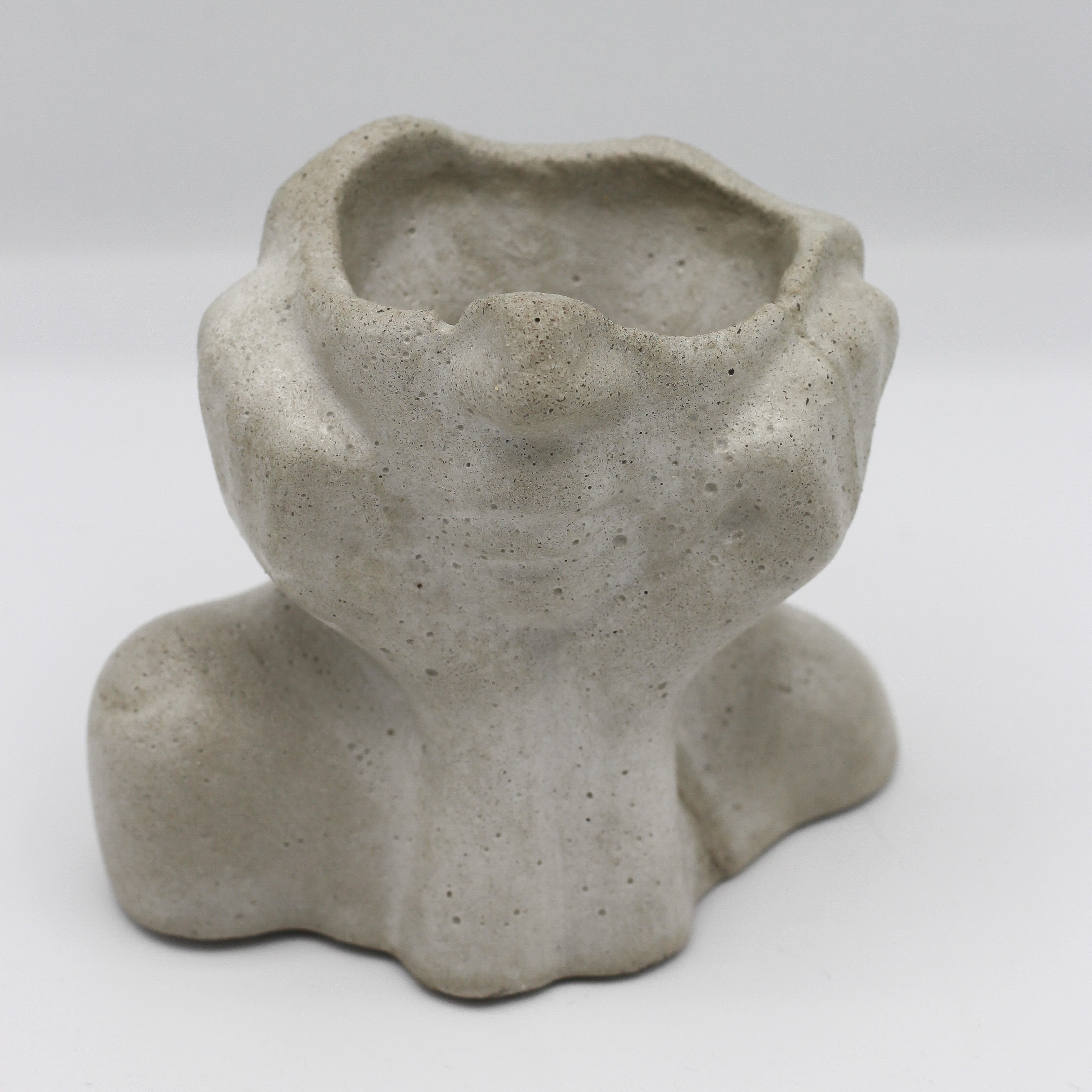 Betonvase ; Vase ; Kopf; Trockenblumenvase „nachdenklich“
