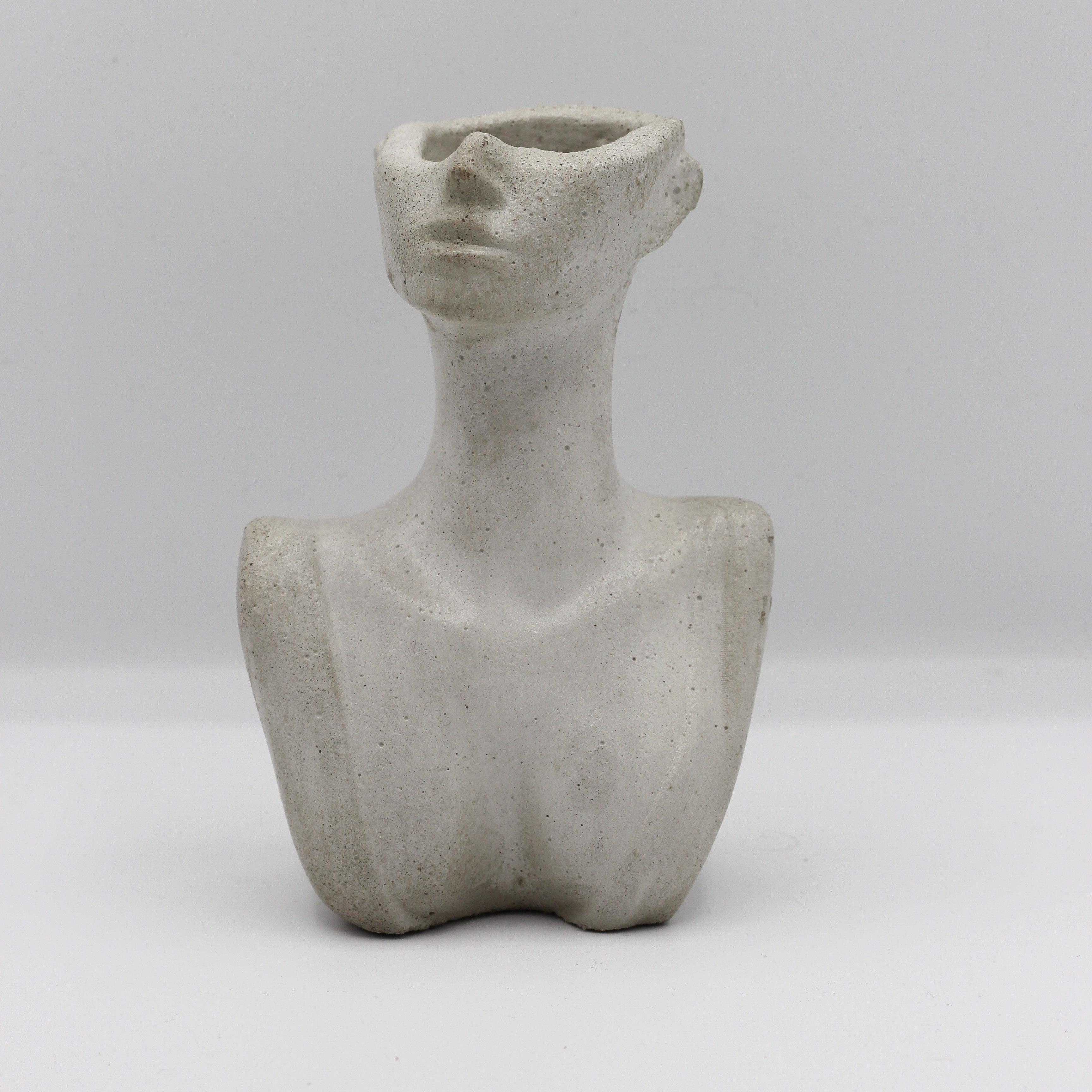 Betonvase; Frau; Körper; 
Trockenblumenvase „Lady Grey“
